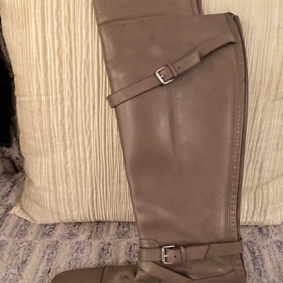 Authentic Balenciaga shearling over the knee boot. - Picture 7 of 7
